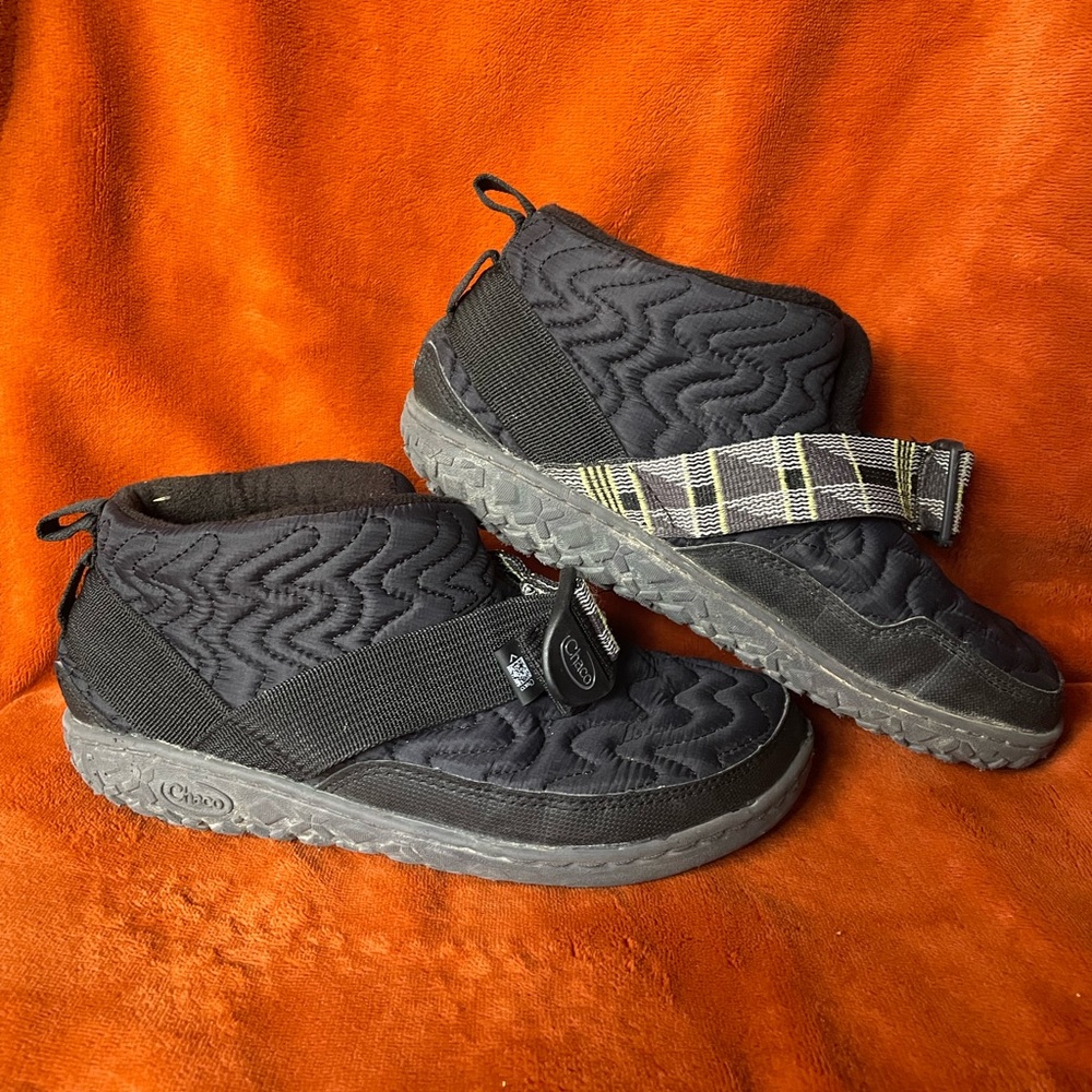 Chaco Ramble Puff Booties Womens Black Quilted Slip On Winter Booties size 6